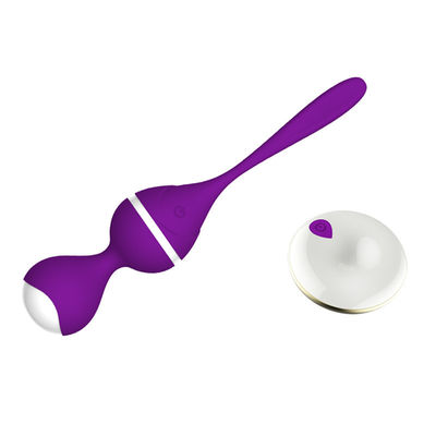 Vagin d'exercice de Kegel serrant des boules